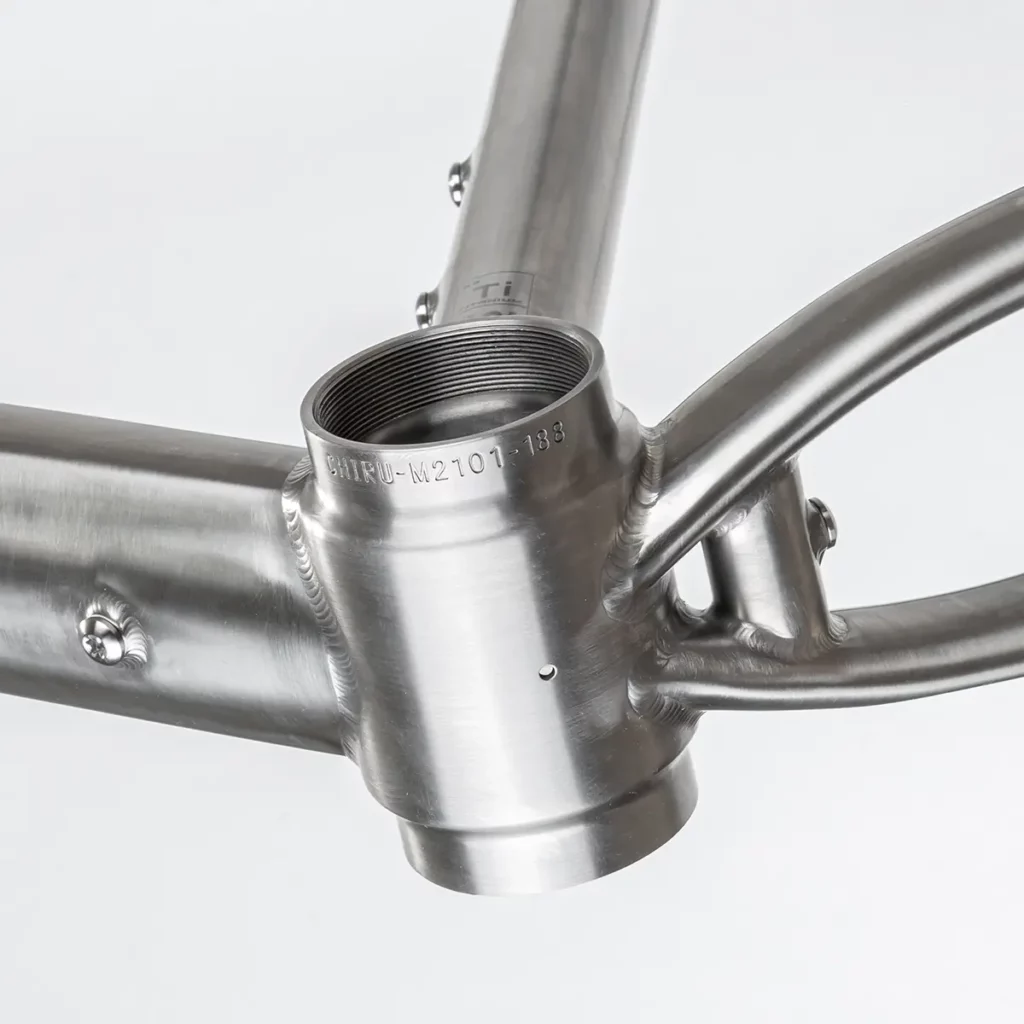 Oversized T47 bottom bracket with internal cable routing
