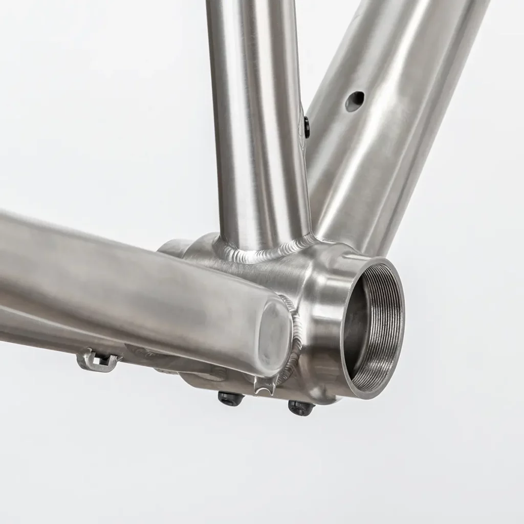 T47 bottom bracket with internal cable routing