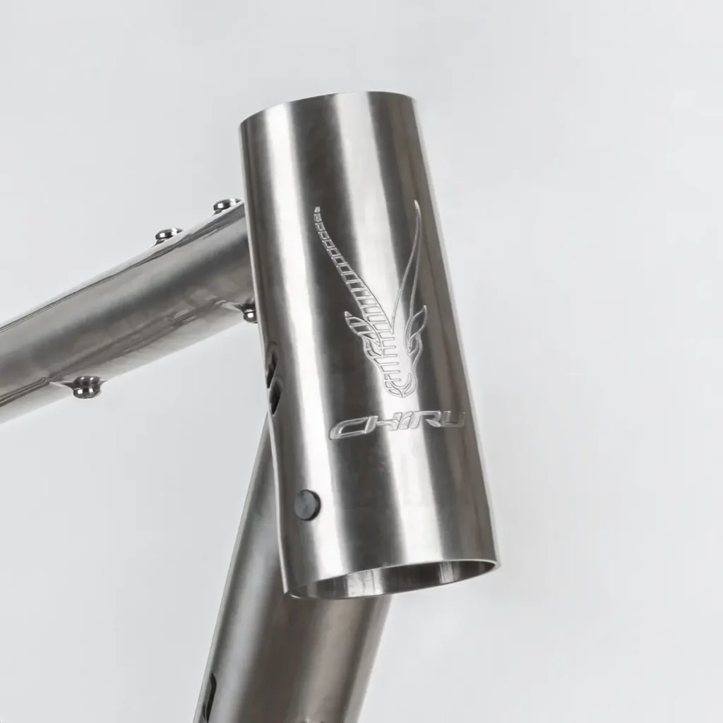 Internal cable routing: transmission, brake, rear light