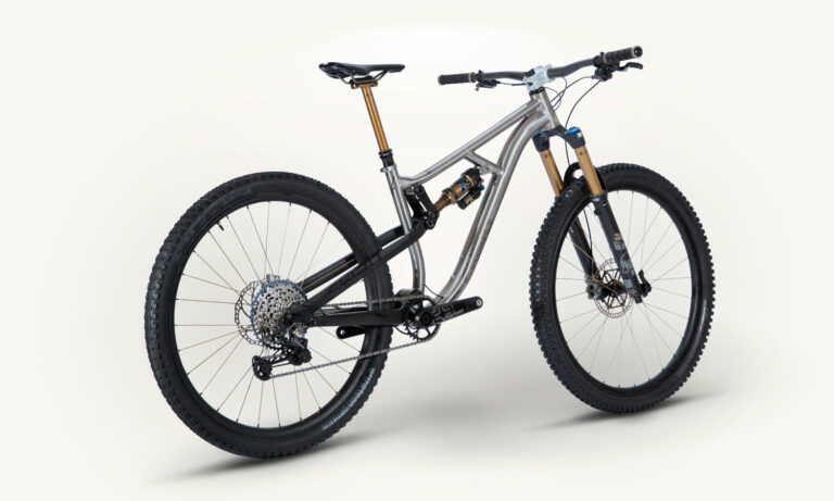 Chiru Savage photographie vélo complet vue arrière